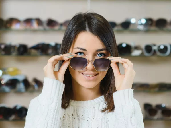 choisir lunettes de soleil adaptées visage