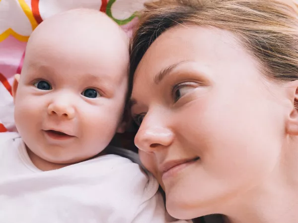 premières semaines après naissance bébé maman